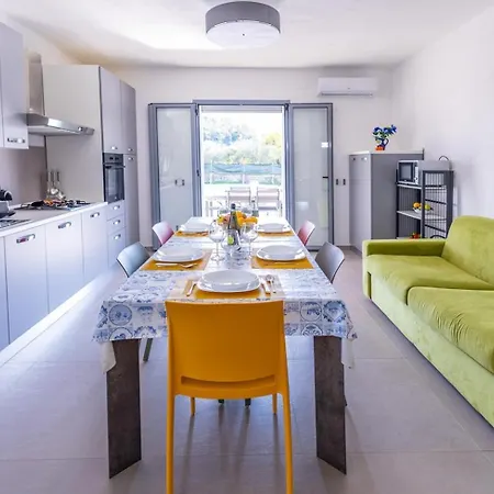 White House Luisa Santa Maria Del Focallo